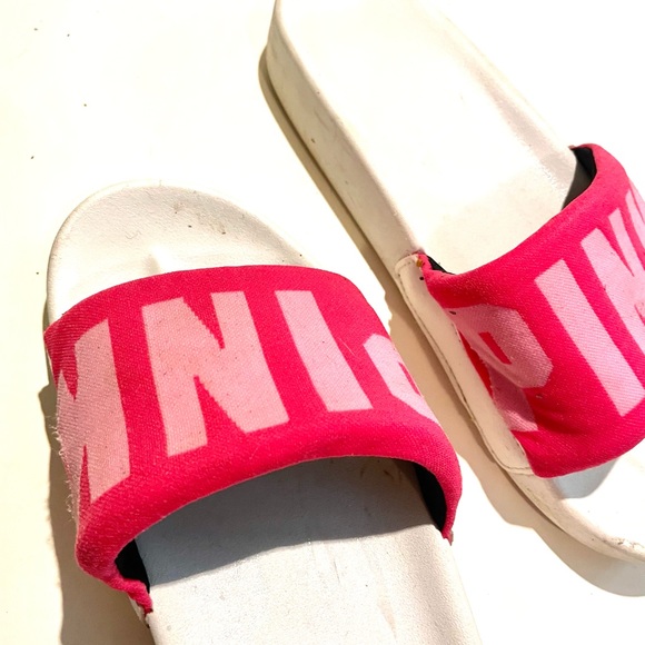Pink Victoria's Secret flip flops. Size 7. - Picture 3 of 4